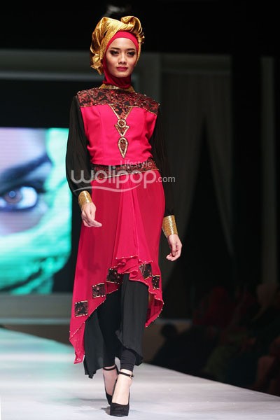 Nina A Zura Exotic Ethnic. IPBM Jabar collection 2014 at Ballroom Trans Luxury Hotel. Bandung. 09-Desember-2013. [Foto: Mohammad Abduh/Wolipop]