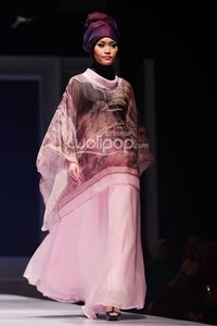 Ning Zulkarnain Luxurious Touch. IPBM Jabar collection 2014 at Ballroom Trans Luxury Hotel. Bandung. 09-Desember-2013. [Foto: Mohammad Abduh/Wolipop]