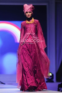 Ning Zulkarnain Luxurious Touch. IPBM Jabar collection 2014 at Ballroom Trans Luxury Hotel. Bandung. 09-Desember-2013. [Foto: Mohammad Abduh/Wolipop]