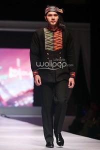 Hennie Noer Sparkling of Black Night. IPBM Jabar collection 2014 at Ballroom Trans Luxury Hotel. Bandung. 09-Desember-2013. [Foto: Mohammad Abduh/Wolipop]