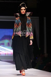 Hennie Noer Sparkling of Black Night. IPBM Jabar collection 2014 at Ballroom Trans Luxury Hotel. Bandung. 09-Desember-2013. [Foto: Mohammad Abduh/Wolipop]