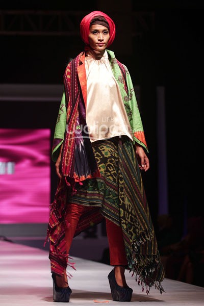 Irni Resmi Japareijm. IPBM Jabar collection 2014 at Ballroom Trans Luxury Hotel. Bandung. 09-Desember-2013. [Foto: Mohammad Abduh/Wolipop]