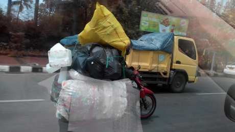 6 Aksi Nakal di Jalanan yang Berbahaya