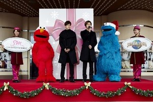 SM Entertainment dan Universal Studios Jepang Buat Teater Hologram