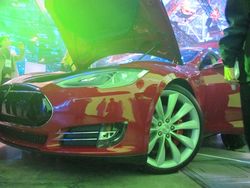 Iron Man dan Mobil Listrik Sporty