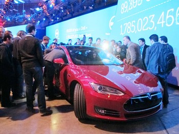 Inilah muka depan Tesla model S. Keren kan?