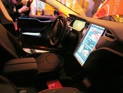 Iron Man dan Mobil Listrik Sporty