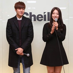 Lee Min Ho dan Park Shin Hye Meriahkan Acara Bazar Amal