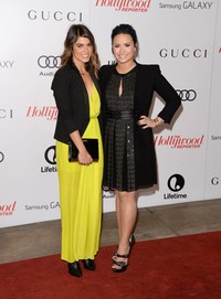 Nikki Reed, pemeran Rosalie Hale di film 'Twilight', bergabung bersama Demi Lovato untuk berfoto bersama. Jason Merritt/Getty Images/AFP.