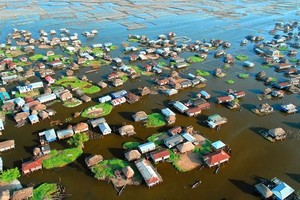 Danau di Afrika Ini Dihuni 20 Ribu Orang!