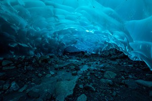 Gua Ajaib Berdinding Es di Alaska