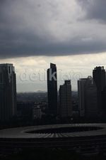 Awan Gelap Payungi Jakarta