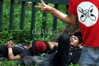 Mereka datang untuk menyaksikan aksi Bim Bim cs nanti malam.