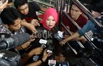 Diperiksa KPK, Ismiyati Bawa BB Pemberian Tim Anas