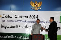 Pada debat kali ini Wiranto berhadapan dengan Yusril. Namun Yusril baru tiba usai Wiranto memberikan pemaparan.