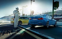 BMW M3 (kanan) dan BMW M4 (kiri). Untuk konsumsi bahan bakarnya, BMW mengklaim 8.3 liter/100 km dan 8.8 liter/100 km untuk versi manual dan memiliki emisi CO2 194 g/km. (dok BMW).