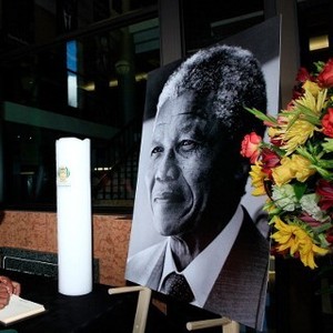Mendompleng Mandela