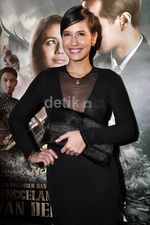 Gaun Hitam Superseksi Pevita Pearce