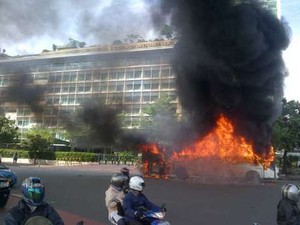 Sopir dan Kondektur Bus Bianglala yang Terbakar Diperiksa di Polsek Menteng