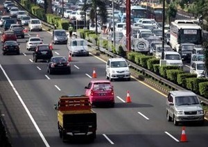 Pagi Ini Contra Flow di Tol Tomang Diberlakukan