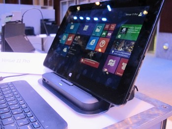 Venue 11 Pro memiliki USB 3.0 ports dan dual layar. Layar Venue 11 Pro sudah Full HD sehingga mata dimanjakan dengan ketajamannya.