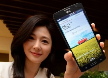 LG Gx sudah mengusung konektivitas LTE/HSPA/EV-DO, Bluetooth 4.0, USB 2.0, serta NFC. Daya tahan LG Gx lumayan menjanjikan dengan kekuatan baterai 3140 mAh. (kredit foto: lg)