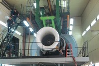 Engine ada di sayap dan menyuplai power untuk listrik, AC, dan lain-lain selama pesawat terbang. Sedangkan APU ada di ekor pesawat, fungsinya memberikan power selama pesawat di darat dan hendak take off (Afif/detikTravel)