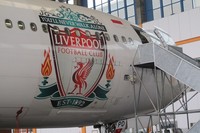 Di hangar ini terdapat pesawat Garuda dengan logo klub sepakbola Liverpool. Inilah pesawat yang mengangkut Steven Gerrard cs saat tur ke Indonesia pada Juli 2013 silam (Afif/detikTravel)