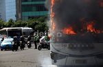 Bus Terbakar di Bundaran HI