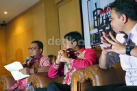 Dialog ini membahas tentang refleksi akhir tahun bidang politik, hukum dan keamanan di Indonesia.