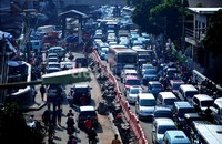 Ratusan kendaraan bermotor terjebak kemacetan di kawasan Pasar Tanah Abang, Jakarta Pusat.