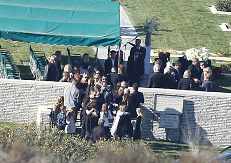 Foto-foto Suasana Haru Pemakaman Paul Walker