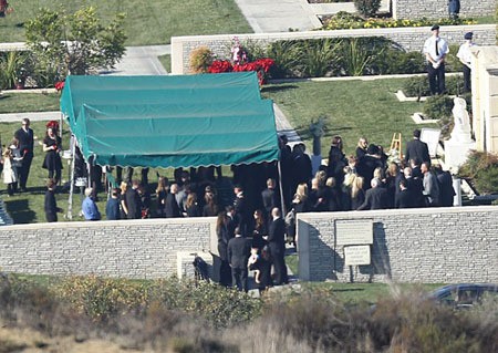 Foto-foto Suasana Haru Pemakaman Paul Walker