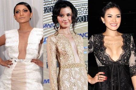 5 Seleb Indonesia dengan Gaun Berbelahan Dada Rendah