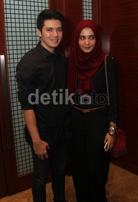     Penampilan kompak Irwansyah dan Zaskia Sungkar. Gus Mun/detikHOT.