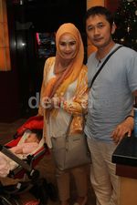 Keluarga Kecil Hanung Bramantyo dan Zaskia Mecca