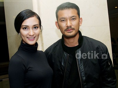 Pasangan Serasi Atiqah Hasiholan dan Rio Dewanto