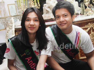 Pasangan Anti Aging Dimas Seto dan Dini Aminarti