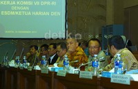 Rapat kerja tersebut membahas kebijakan energi nasional.