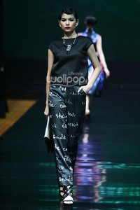 Billy Tjong, Fall/Winter 2014 The Beauty From Within Hope Worldwide Indonesia at Ballroom Hotel Borobudur. 12 Desember 2013. Jakarta. [Foto: Mohammad Abduh/Wolipop]