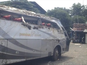Bus Rombongan Ziarah Nyungsep Sawah di Tegal, 6 Orang Tewas