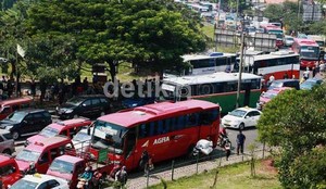 Kian Semrawut di Kolong Fly Over Pasar Rebo
