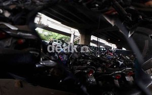 Terhalang di Jembatan Layang