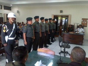 Anggota TNI Dipecat dan Divonis 2 Tahun karena Keroyok Warga hingga Tewas