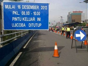 Penutupan 4 Pintu Tol Berakibat Penumpukan Kendaraan di Jalur Arteri