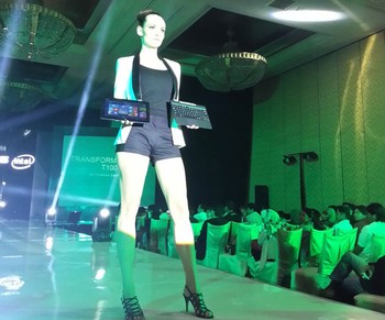     Asus sepertinya masih tidak puas dengan terobosan laptop 2-in-1, produsen asal Taiwan ini coba menggebrak dengan laptop 3-in-1.