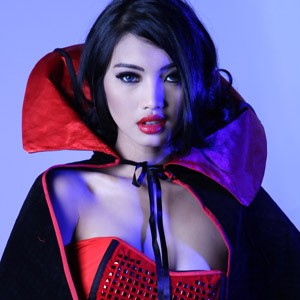 Eksotisme Si Bibir Seksi Agista Diaes