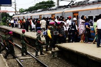 Pemblokiran itu mengakibatkan penumpukan penumpang di Stasiun Cilebut. Lamhot Aritonang/detikFoto.