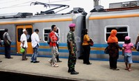 Aksi pemblokiran rel ini sudah bisa teratasi sehinga perjalanan kereta kembali normal. Lamhot Aritonang/detikFoto.