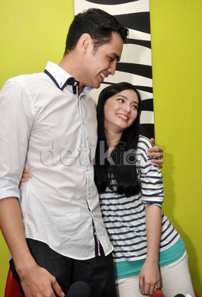 Kabar Pindah Agama Asmirandah, Ayah Duga Ada Pihak yang Ingin Bikin Panas